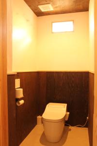 Vannituba majutusasutuses 淡路島西海岸の宿 梅木屋 +37 fotot