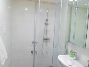 Bagno di Compact high quality top floor studio in perfect location