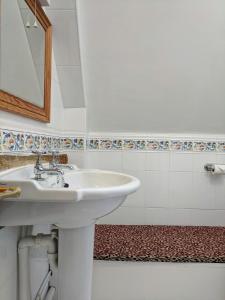 a bathroom with a sink and a mirror at Highfield Farm in Sandy