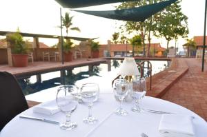 Un restaurante o sitio para comer en Hospitality Port Hedland