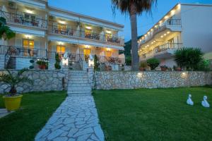 Κήπος έξω από το Kerasoula Apartments
