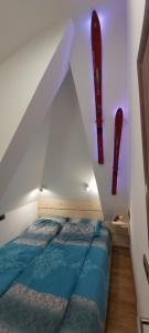 Ένα ή περισσότερα κρεβάτια σε δωμάτιο στο RooftopTerrace 360° - Dvori C13 KOPAONIK