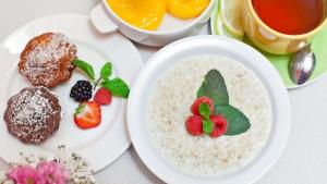 Makanan di atau di tempat lain dekat hotel