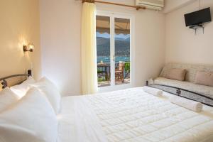 Ένα ή περισσότερα κρεβάτια σε δωμάτιο στο Kerasoula Apartments