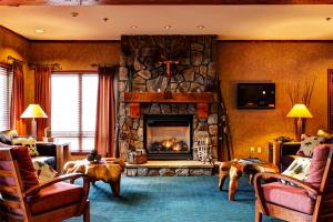 a living room filled with furniture and a fire place at Pemberton Valley Lodge in Pemberton
