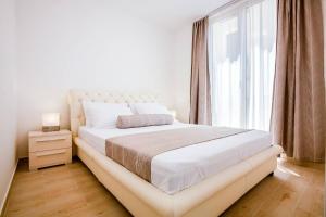 Postel nebo postele na pokoji v ubytování Lux Apartment Teodora Rafailovici
