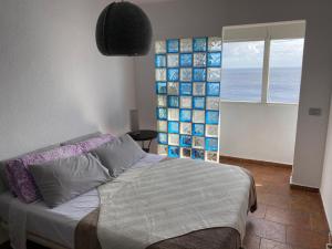 a bedroom with a bed with a view of the ocean at Apto boca cangrejo Netflix,parking,aire acondicionado y rent car in Santa Cruz de Tenerife