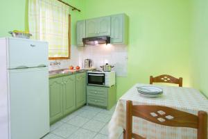 Dapur atau dapur kecil di Kerasoula Apartments