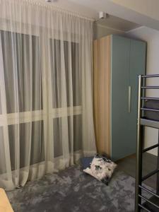 a bedroom with a bed and a window with curtains at Apartament Miedziany in Szczyrk