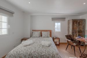Кровать или кровати в номере Alfama River View