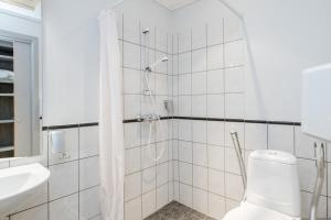 Koupelna v ubytování Grand Hotel Egersund + 37 fotografií