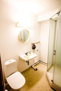 A bathroom at Utsira Overnatting - Fyrvokterboliger