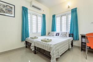 Cama ou camas em um quarto em The Pod Cochin Homestay