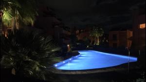 una piscina iluminada por la noche en Beautiful apartment in Costa del Sol,300m from sea, en Estepona