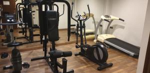 Fitness centrum a/nebo fitness zařízení v ubytování Rivoli Hotel Jakarta