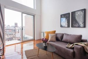 Un lugar para sentarse en Luminosos Loft En Recoleta 2 Cuadras Del Subte