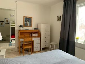 a bedroom with a desk and a dresser at Symaskinshuset Järvsö in Järvsö