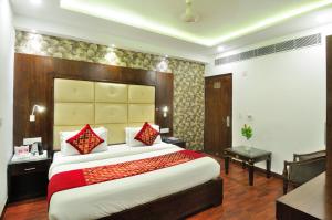 Postel nebo postele na pokoji v ubytování Hotel Yuvraj Deluxe