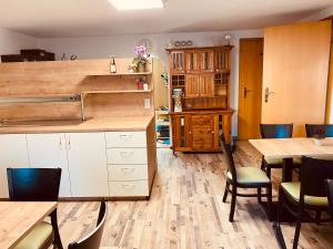 Kuchyň nebo kuchyňský kout v ubytování Pension Murhof