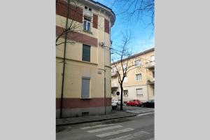 un bâtiment situé sur le côté d'une rue dans l'établissement Piano nobile di Palazzo Vidmar in centro a Gorizia, à Gorizia