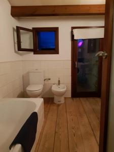 シウタデリャにあるCasa Marésのバスルーム(トイレ、洗面台付)
