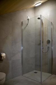 Bilik mandi di Appartement Hochsitz