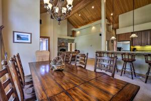 Ảnh trong thư viện ảnh của Riverfront Alpine Meadows Resort Townhome with Pool! ở Alpine Meadows