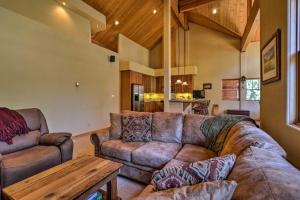 Ảnh trong thư viện ảnh của Riverfront Alpine Meadows Resort Townhome with Pool! ở Alpine Meadows