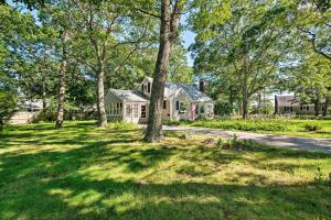 een huis in het midden van een tuin met bomen bij Cape Cod House with Grill and Yard - Drive to Beach! in South Yarmouth