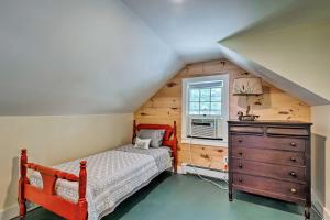 een slaapkamer met een bed, een ladekast en een raam bij Cape Cod House with Grill and Yard - Drive to Beach! in South Yarmouth