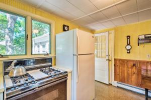 Φωτογραφία από το άλμπουμ του Cape Cod House with Grill and Yard - Drive to Beach! σε South Yarmouth +20 φωτογραφίες
