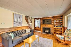 Φωτογραφία από το άλμπουμ του Cape Cod House with Grill and Yard - Drive to Beach! σε South Yarmouth