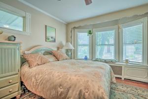 Gallery image of Quaint Beverly Townhome Walk to Beach and Downtown! in Beverly