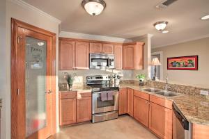 Gallery image of Luxe Waterfront Lake Pontchartrain Home with Dock! in Venetian Isles +17 photos