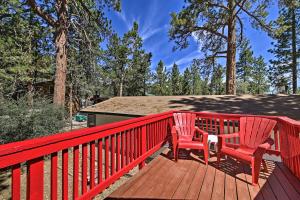 twee rode stoelen op een houten terras bij One-Of-A-Kind Couples Getaway Big Bear A-Frame! in Sugarloaf