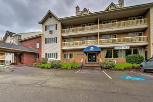 Gallery image of Cozy Condo with Mtn Views, Pool, Hot Tub, and Balcony! in Lincoln