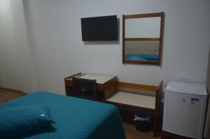 Televízia a/alebo spoločenská miestnosť v ubytovaní Hotel Obino São Borja