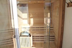 A bathroom at Chalet West