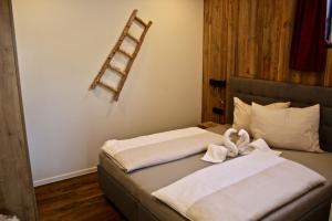 A bed or beds in a room at Chalet West