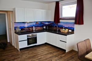 A kitchen or kitchenette at Chalet West