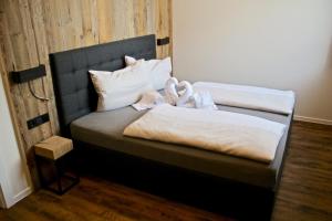 A bed or beds in a room at Chalet West