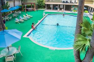 Piscina a Menger Hotel o a prop