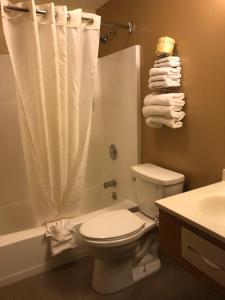 Super 8 by Wyndham Carson City Lake Tahoe的一间浴室