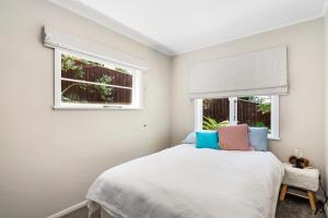 Postel nebo postele na pokoji v ubytování Great Tasman Outlook - Nelson Holiday Home