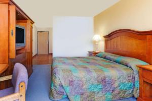 Postel nebo postele na pokoji v ubytování Super 8 by Wyndham Klamath Falls