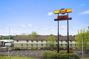 Certifikát, hodnocení, plakát nebo jiný dokument vystavený v ubytování Super 8 by Wyndham Portland Airport