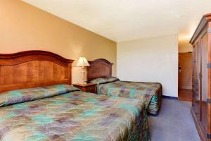 Postel nebo postele na pokoji v ubytování Super 8 by Wyndham Klamath Falls