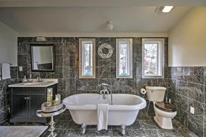Ένα μπάνιο στο 1 Mi to Mtn, 1 More to Shore! Luxury Tahoe Home +16 φωτογραφίες