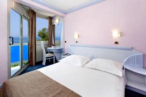 Ein Bett oder Betten in einem Zimmer der Unterkunft Hotel Plavi Plava Laguna