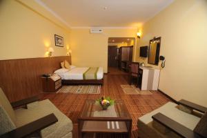 Televisyen dan/atau pusat hiburan di Mount Kailash Resort